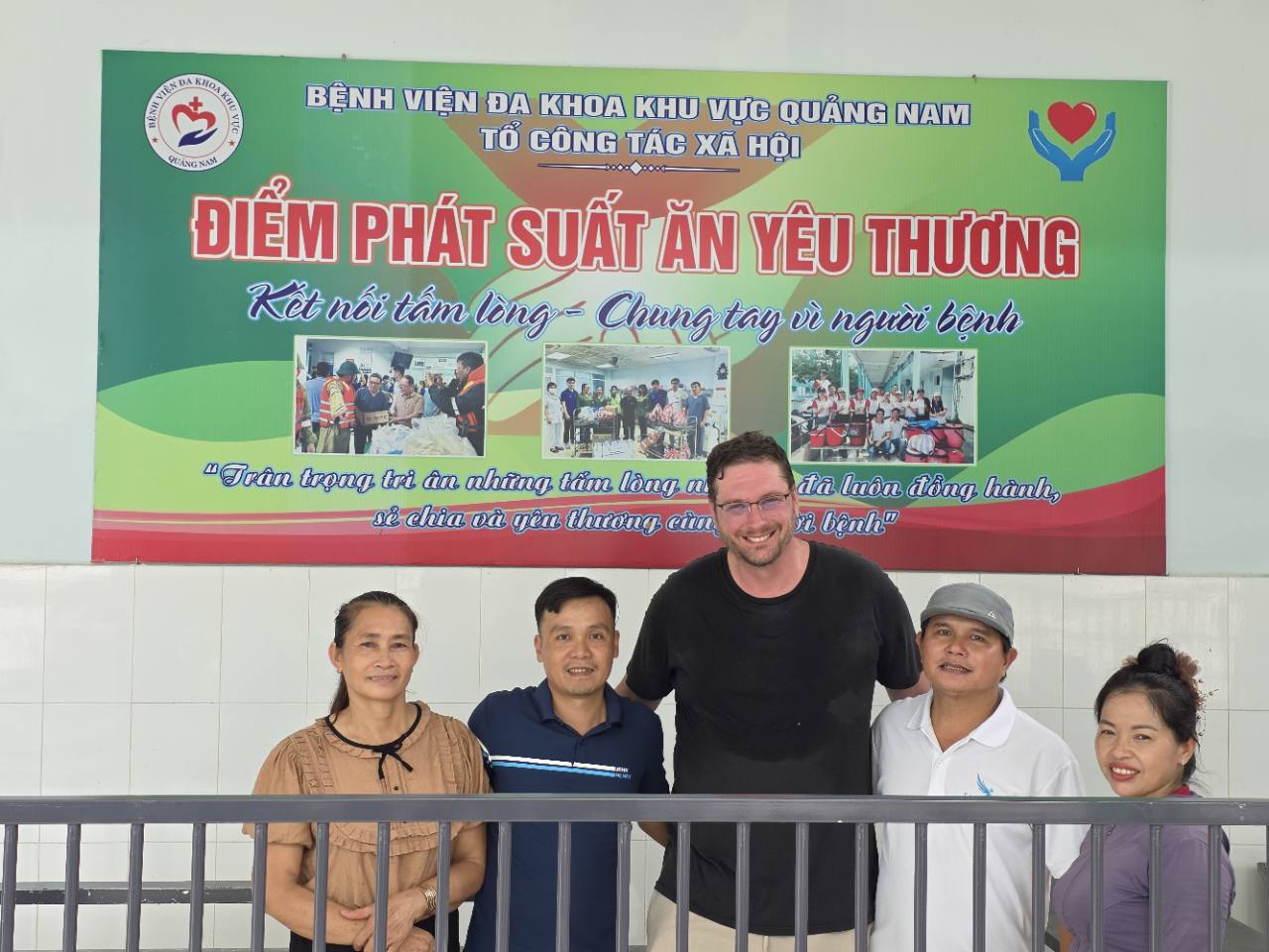 Jerry and Vuong with three people helping at the hospital’s meal-distribution point.